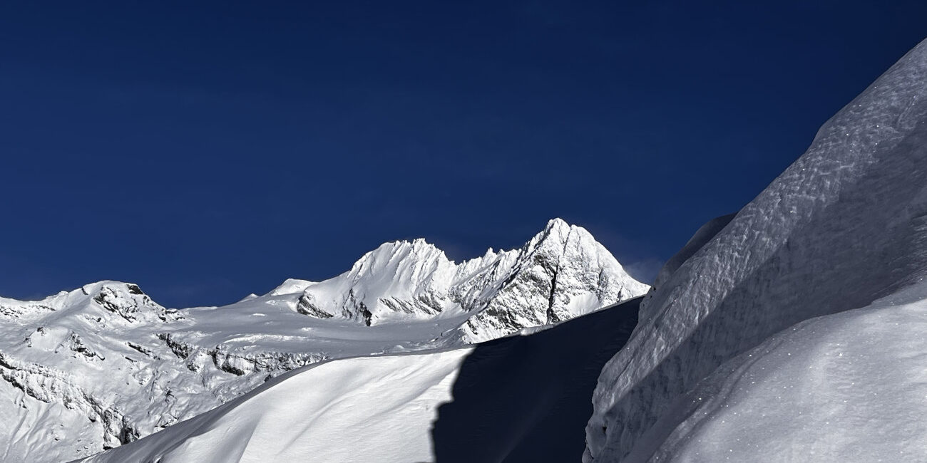 Beim Schitouren in Kals wird man immer von seiner Majestät dem Großglockner "verfolgt"