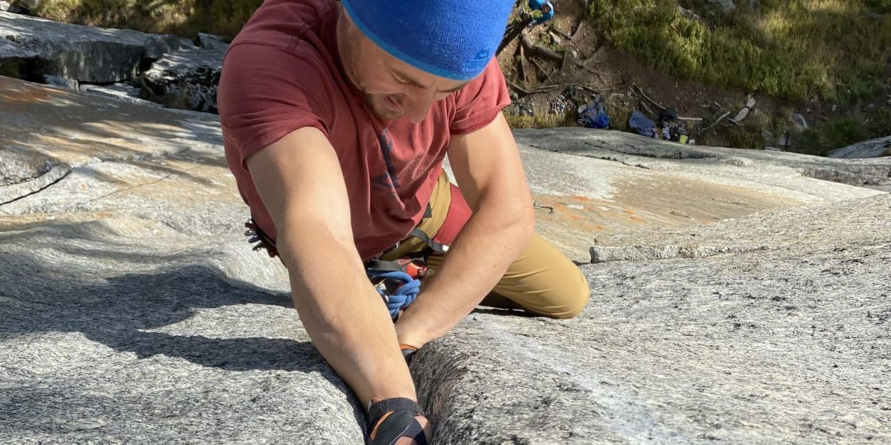 Handklemmtechnik beim Trad- und Risskletterkurs