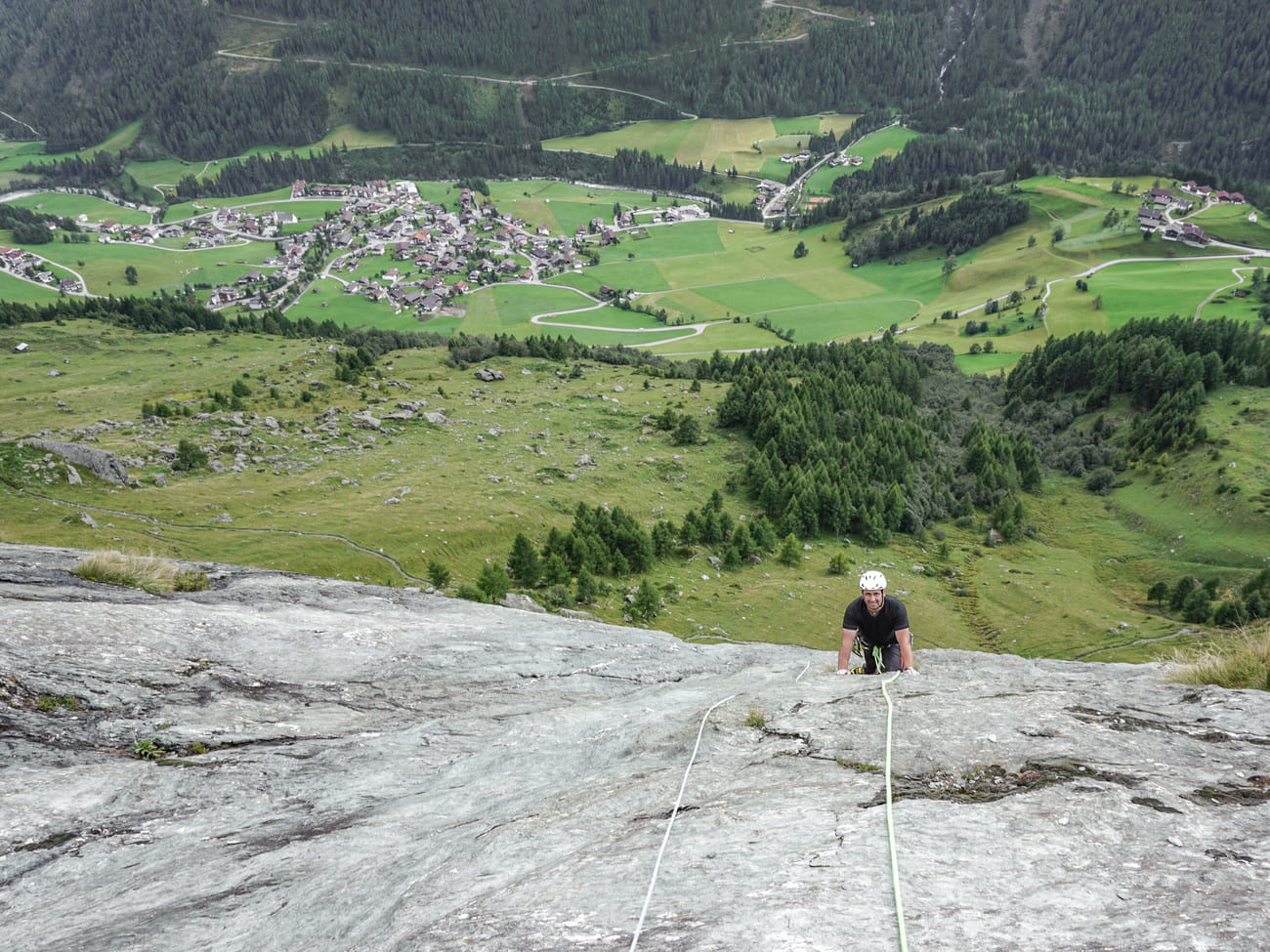 Herbert Wolsegger am Ende der Route "die Streif" angelangt. Jetzt darf abgeseilt werden!