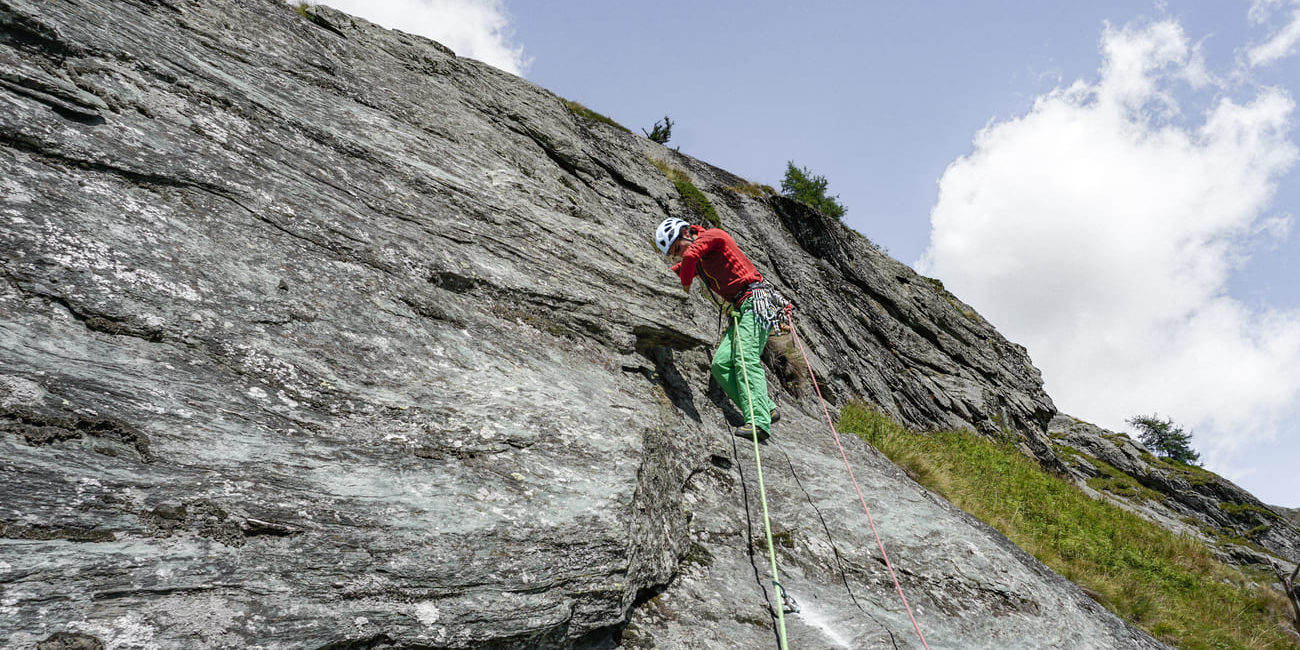 Platten, Leisten und Schuppen warten in der Routen "Die Streif"