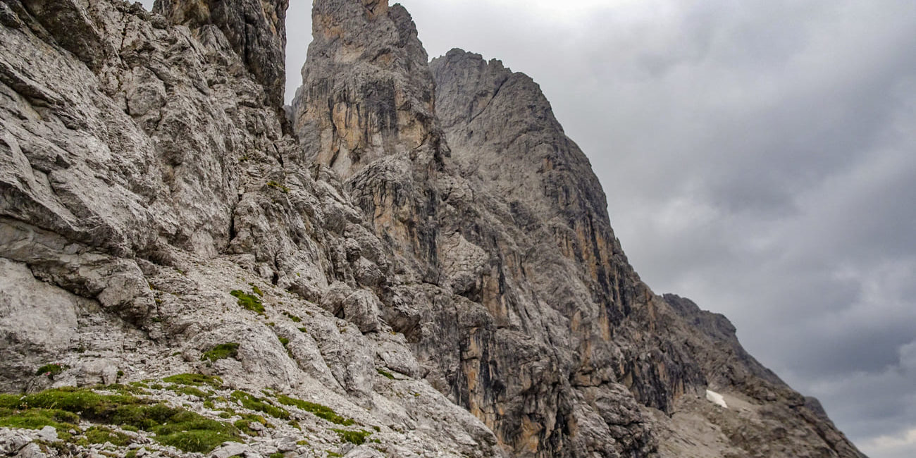 Der Steinkarturm hoch oben in den Lienzer Dolomiten.