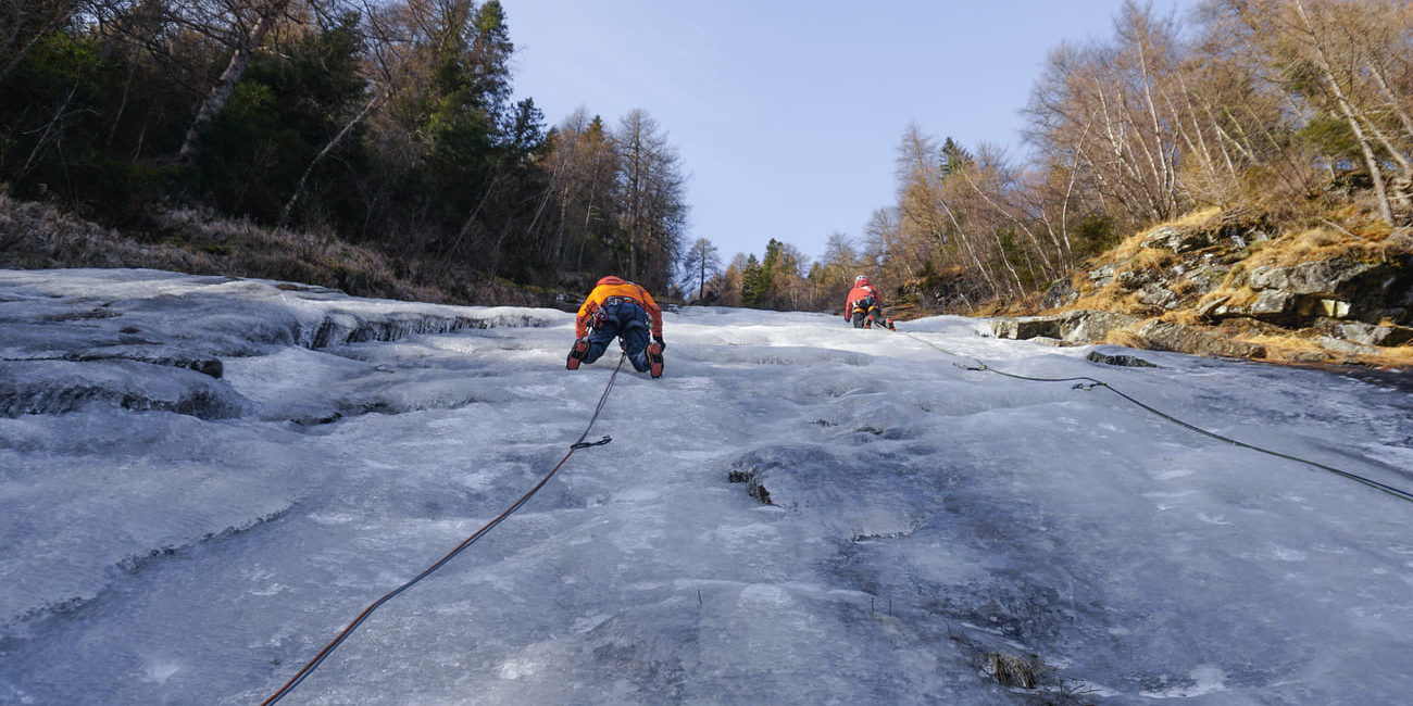 Die ersten Vorstiegsmeter bei einem Eiskletterkurs für Fortgeschrittene dürfen ruhig etwas flacher sein.