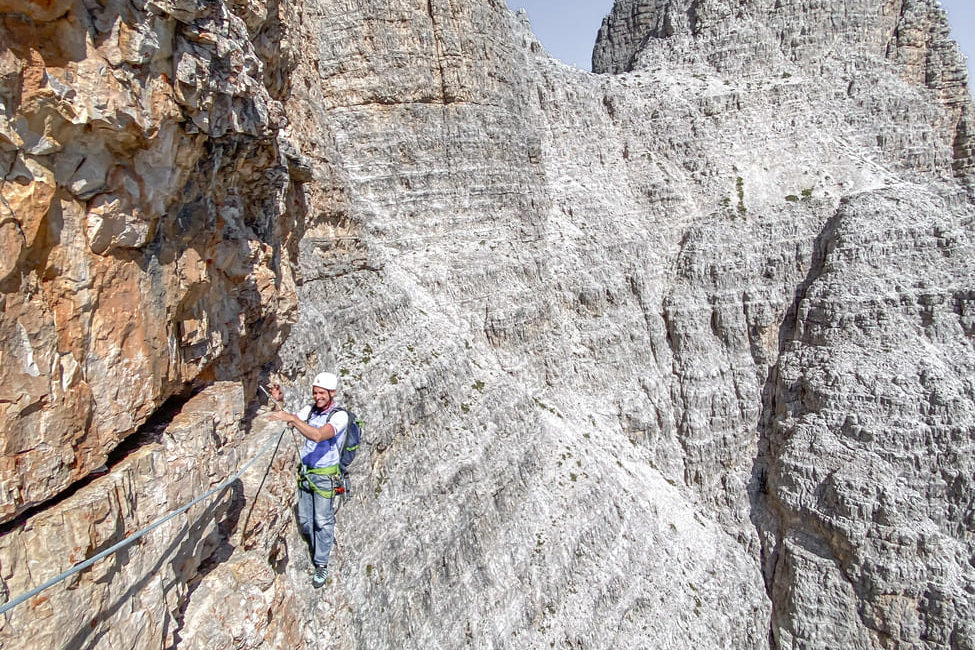 Schöner Quergang in der Wandmitte der Route "gelbe Kante"