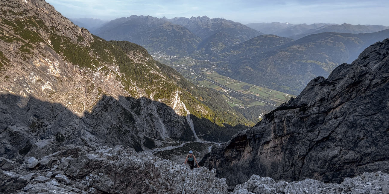 Unterwegs in der mächtigen Hochstadel Nordwand.