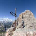 Am Gipfel der kleinen Zinne angelangt. Die große Zinne im Hintergrund.