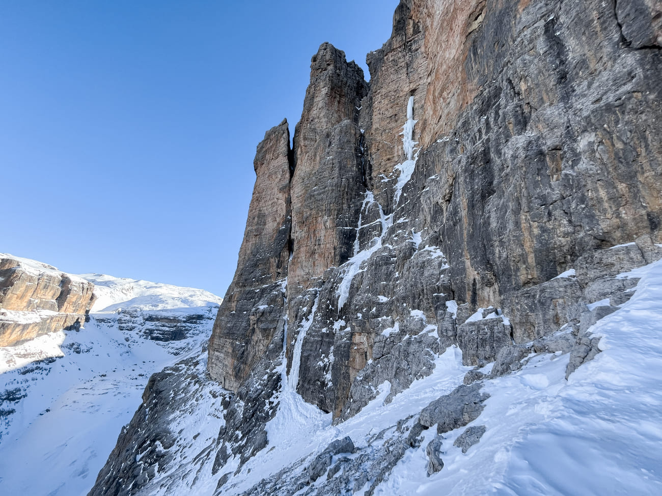Die "Via Snowboard" und die "Avatar" sind zwei alpine Eiskletterlinien, die bereits früh im Jahr möglich sein können.