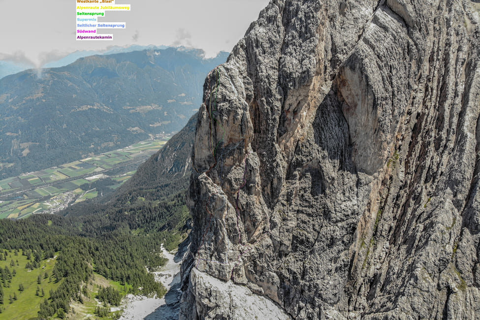 Übersicht der Routen am Kantenköpfl, große Laserzwand, Lienzer Dolomiten.