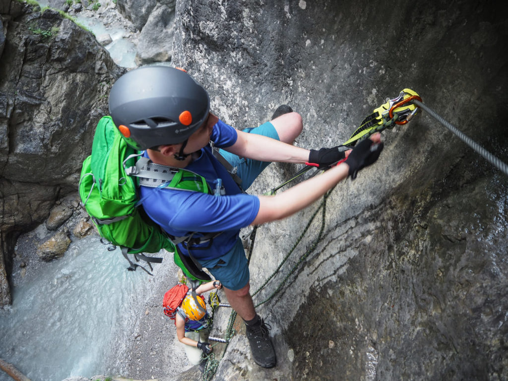 Nachsichern im Klettersteig Galitzenklamm.