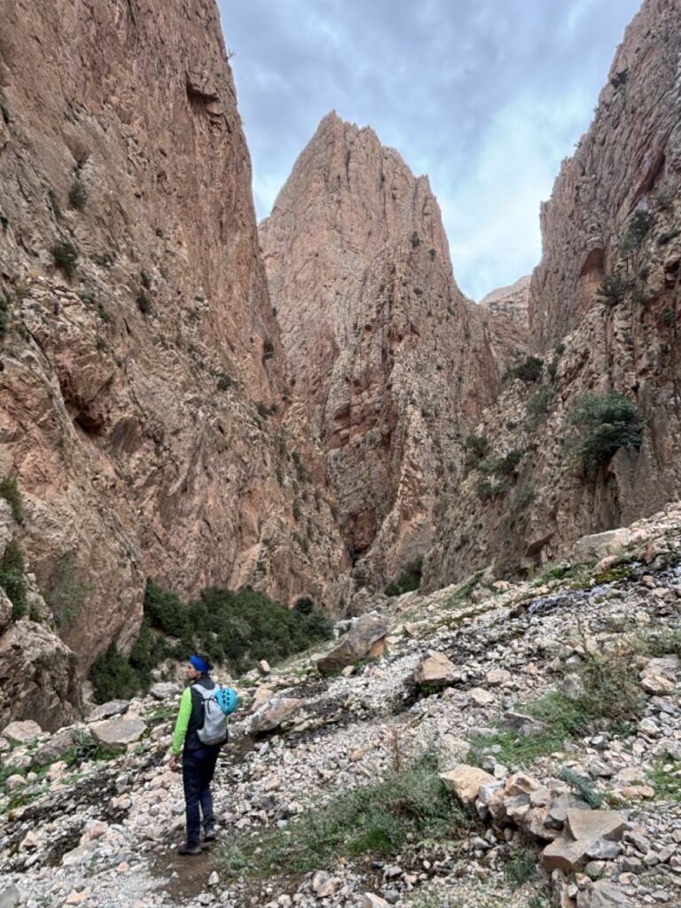 Erster Impakt in der Taghiaschlucht, zur linken am Ifrig findet man die zugänglichsten Touren des Gebietes