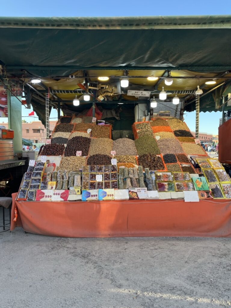 Unendlich viele Gewürze am Markt im Stadtteil Medina (Marrakech)